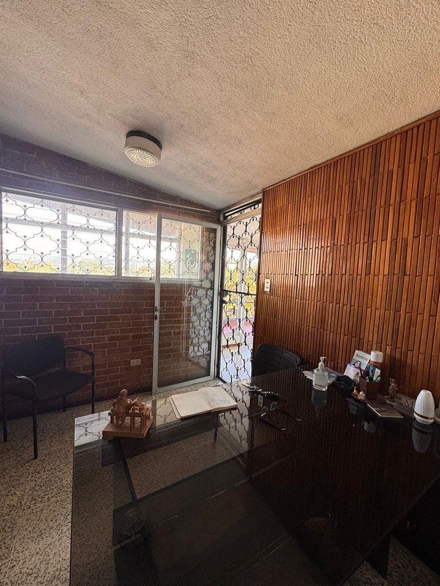 Oficina en VENTA en zona 10