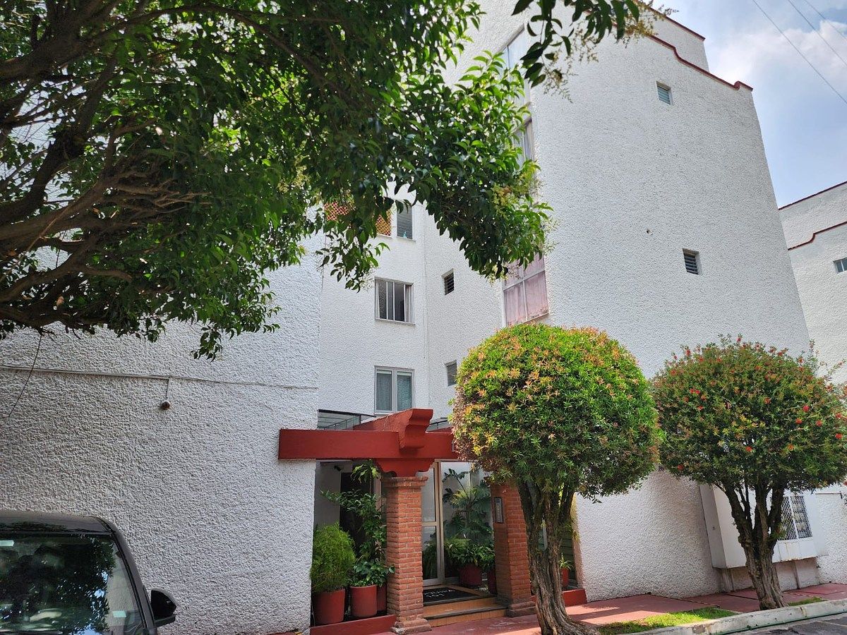 Entrada al edificio, photo 2 of 34