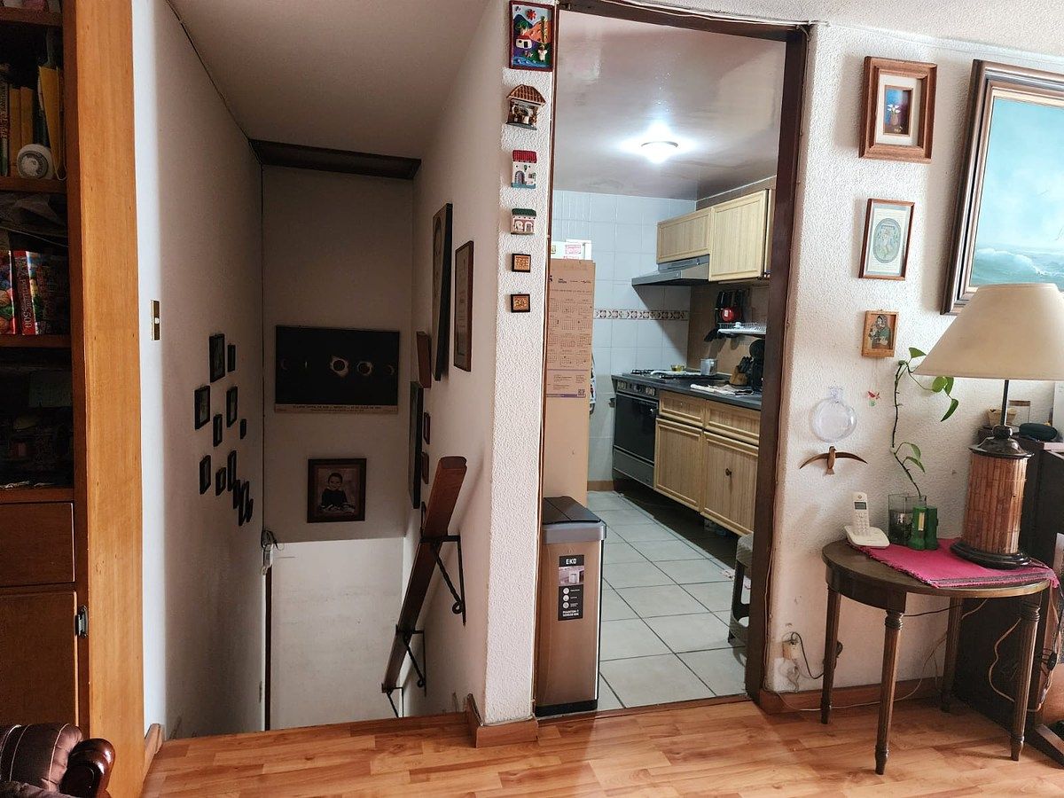 Acceso cocina y escalera area intima, photo 8 of 34