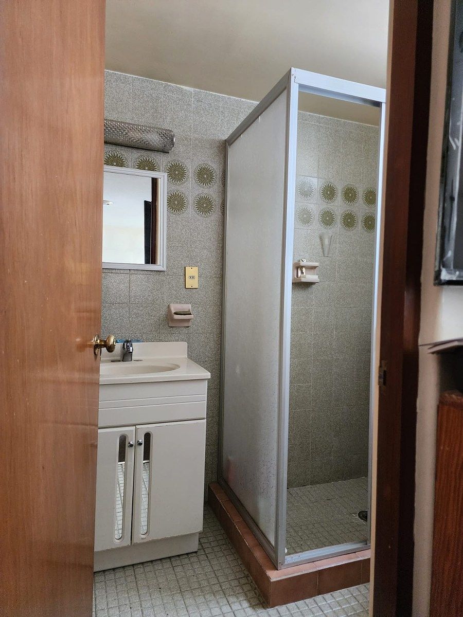 Baño dentro recámara principal, photo 16 of 34