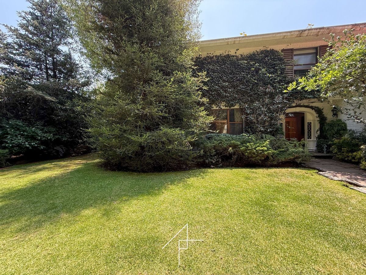 Casa con gran jardín en venta en Lomas de Chapultepec, foto 1 de 16