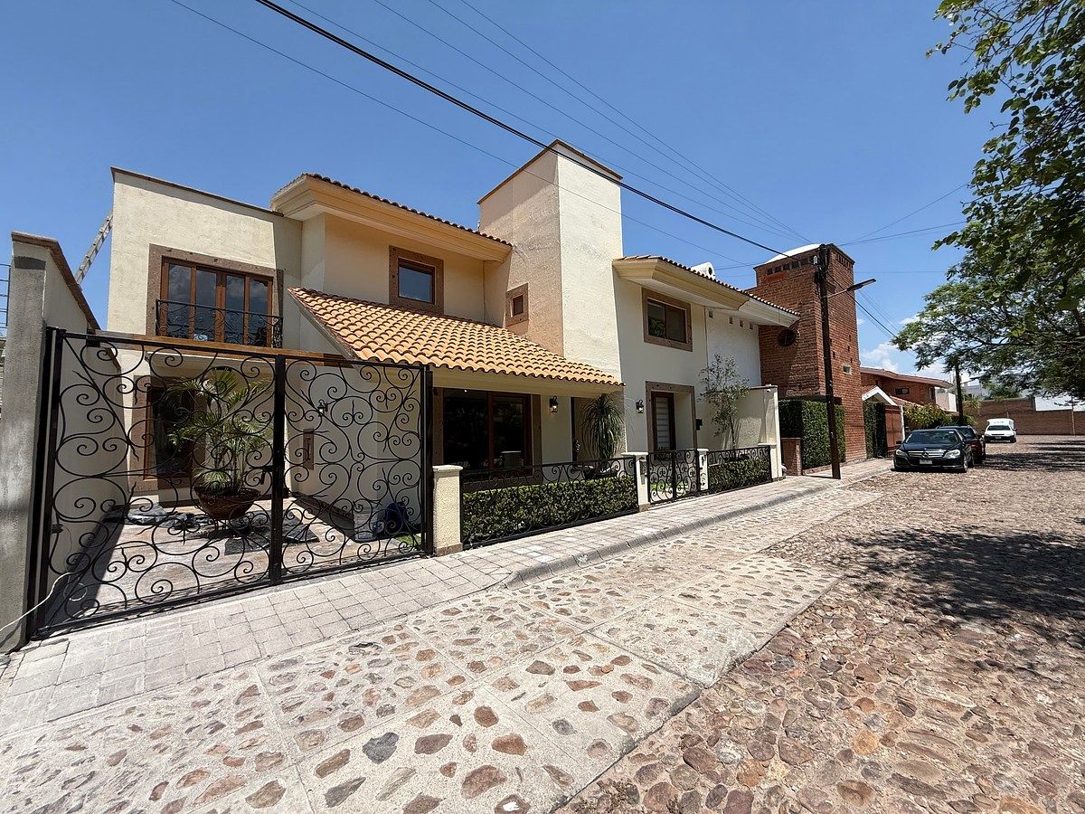 House in Gated Community in Trojes de Kristal, Aguascalientes, photo 2 of 34