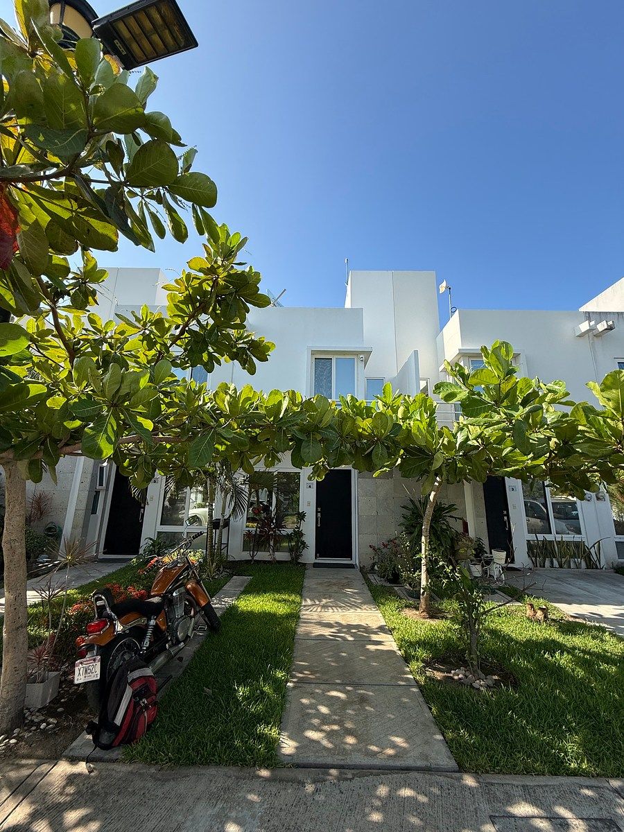 Fachada • casa en venta en Dream Lagoons, photo 1 of 23