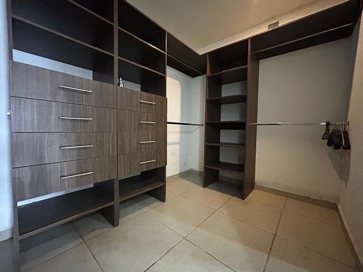Vestidor Recámara Principal, foto 23 de 26