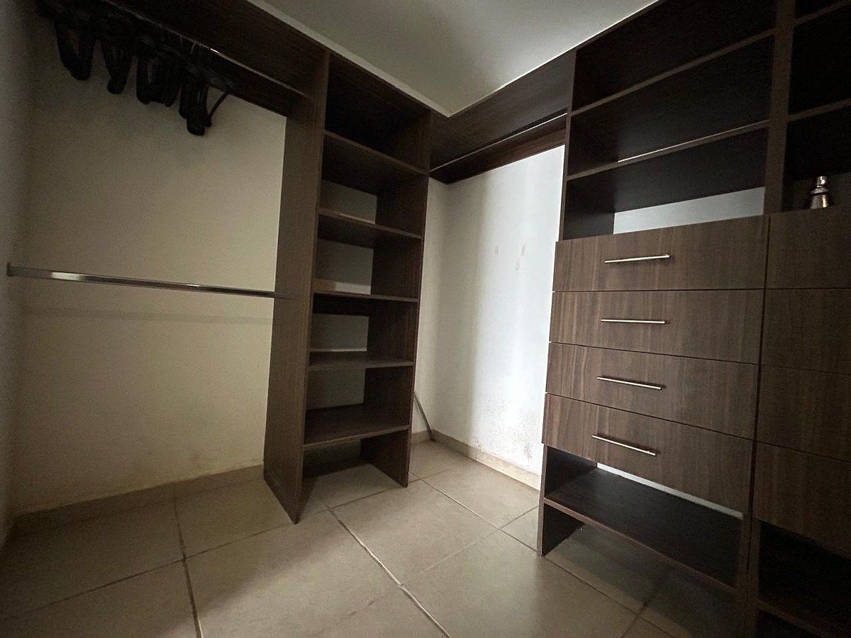 Vestidor Recámara Principal, foto 24 de 26
