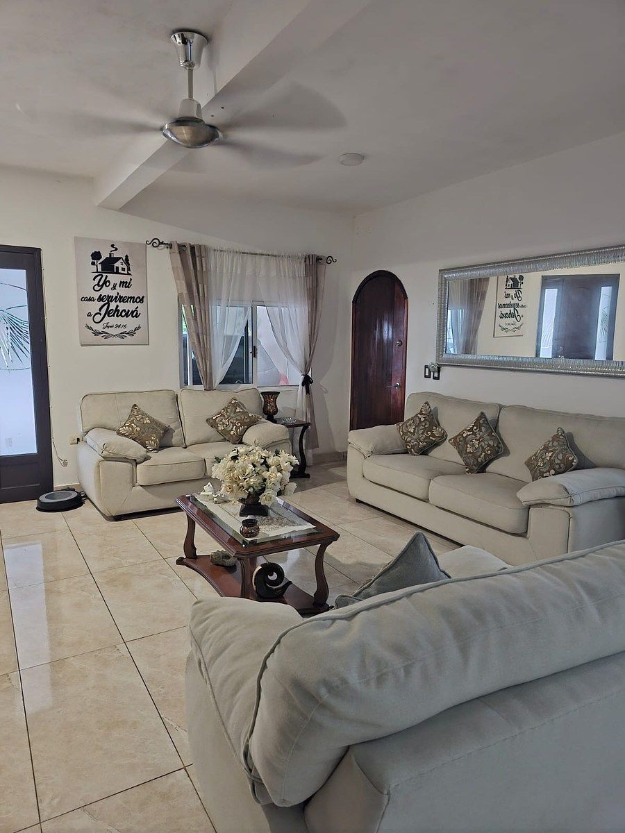Sala, incluye muebles., photo 1 of 18