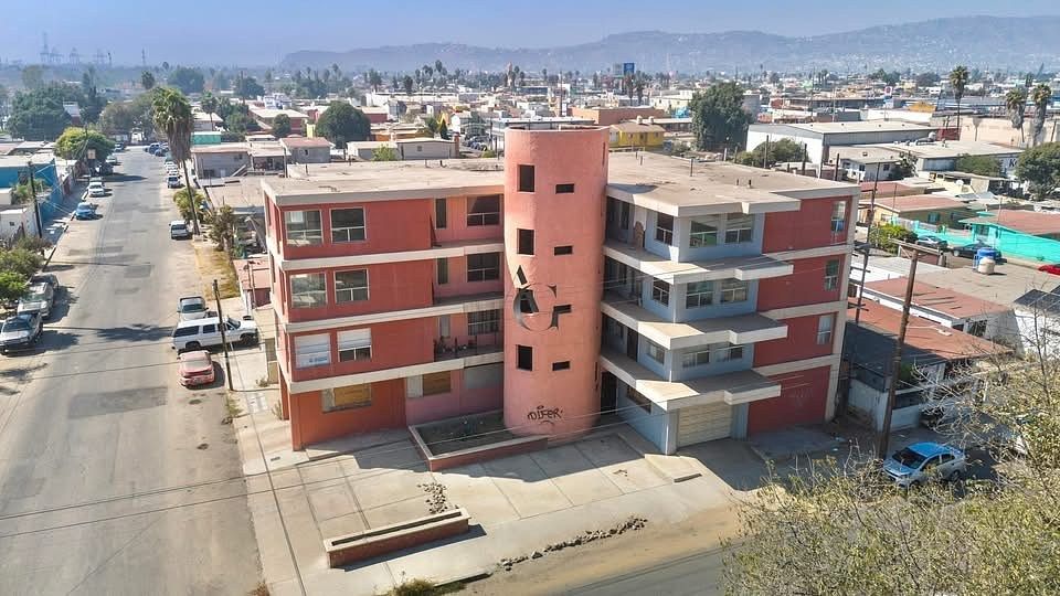 Building in Hidalgo, Ensenada, photo 2 of 14