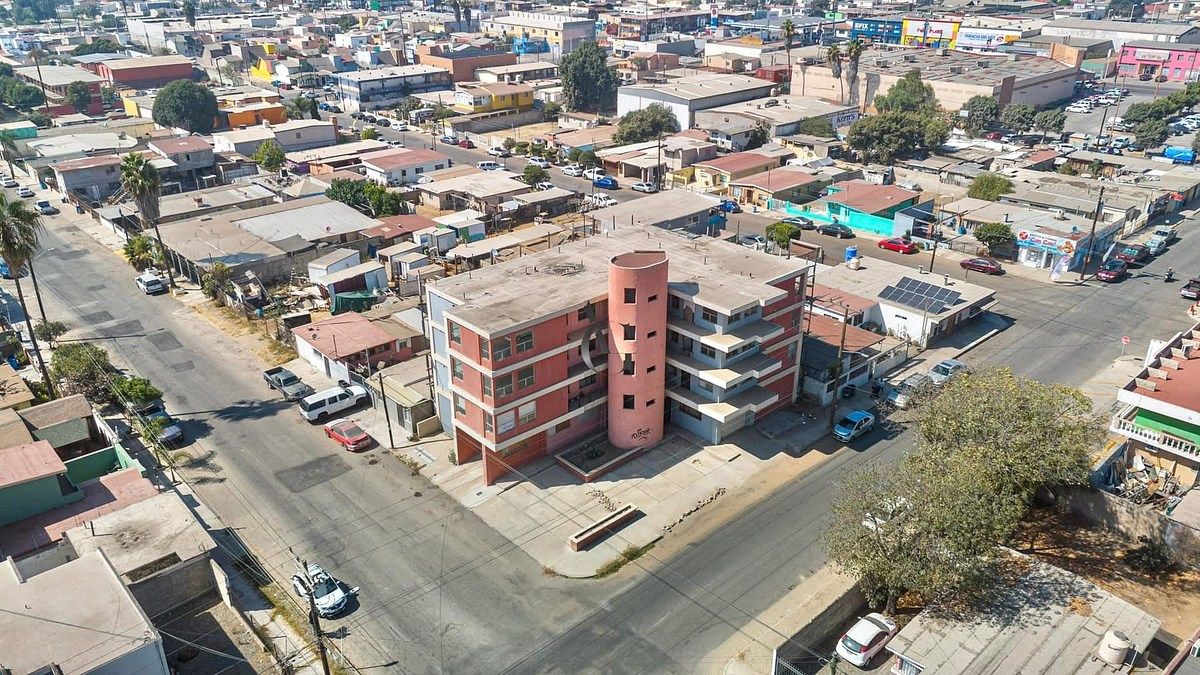 Building in Hidalgo, Ensenada, photo 7 of 14