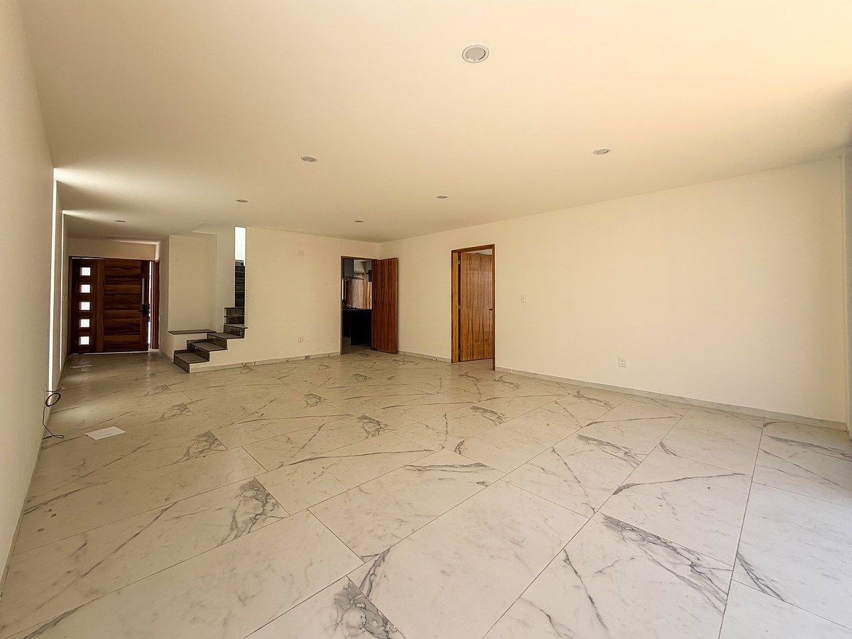 House in Gated Community in La Rioja, Tlajomulco de Zúñiga, photo 2 of 21