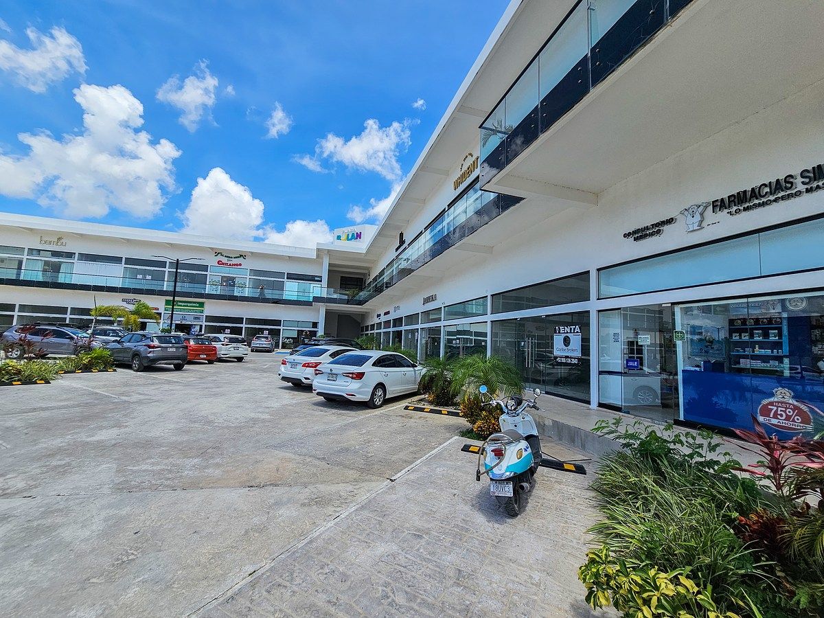 Plaza Bulan, photo 11 of 15
