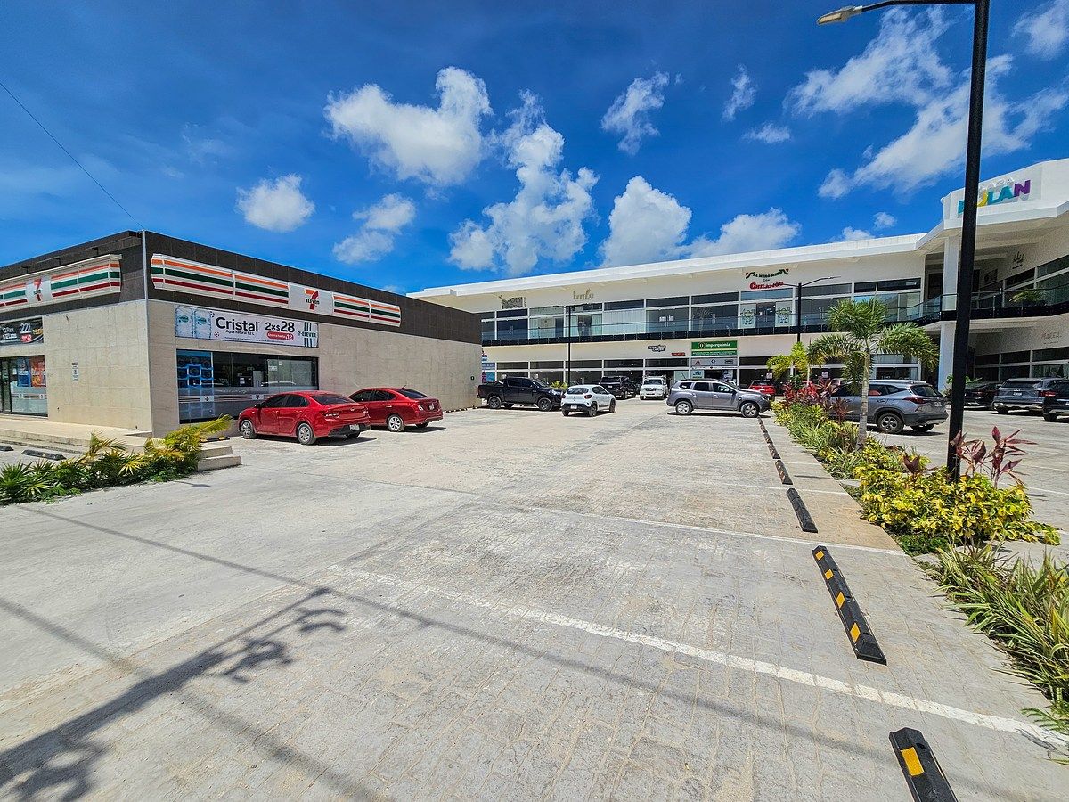 Plaza Bulan, photo 13 of 15