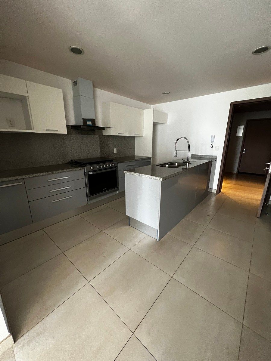 Apartment in Bosque Real, Huixquilucan, photo 2 of 34