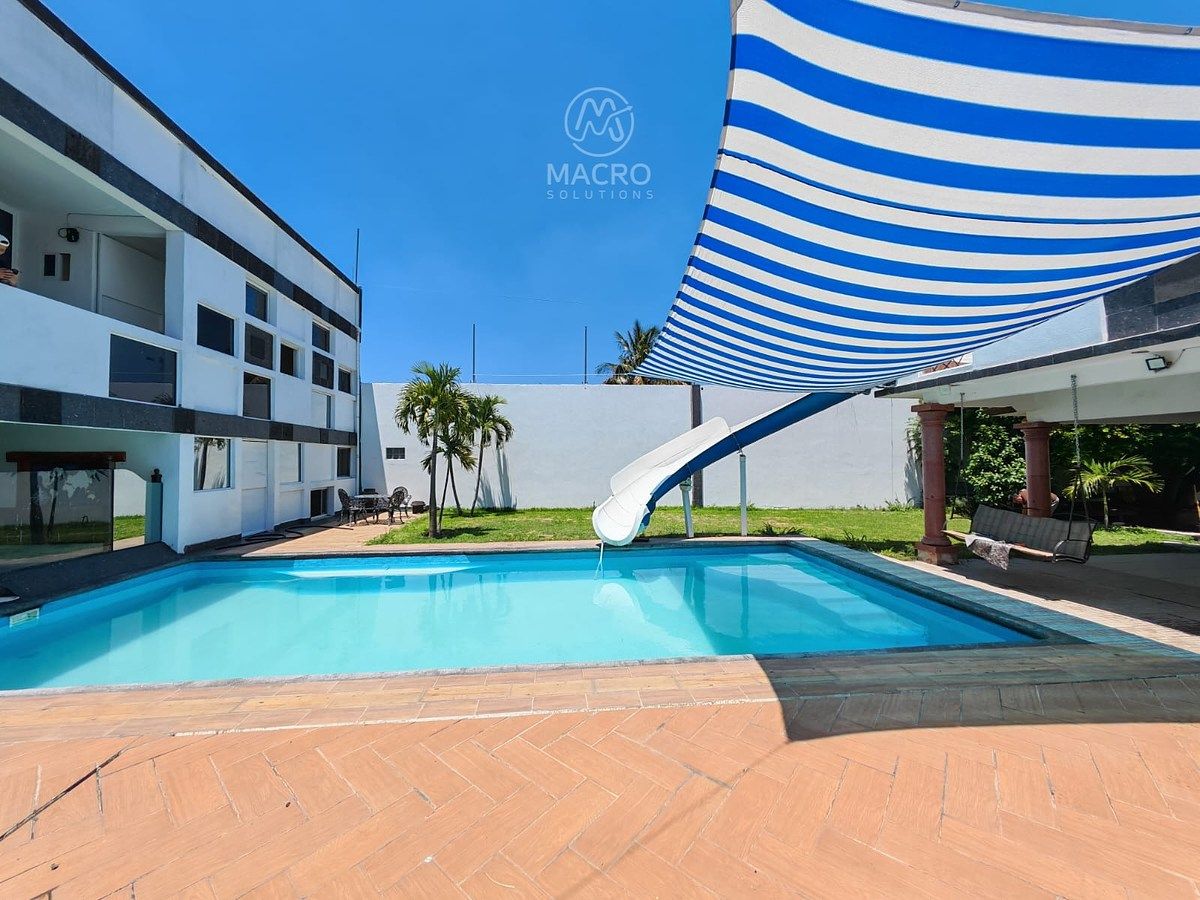 HOUSE FOR SALE IN FRACC. BRISAS DE CUAUTLA WITH BUNGALOW, photo 1 of 29