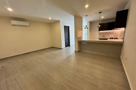 Casa remodelada en venta en la Colonia Maya de un piso