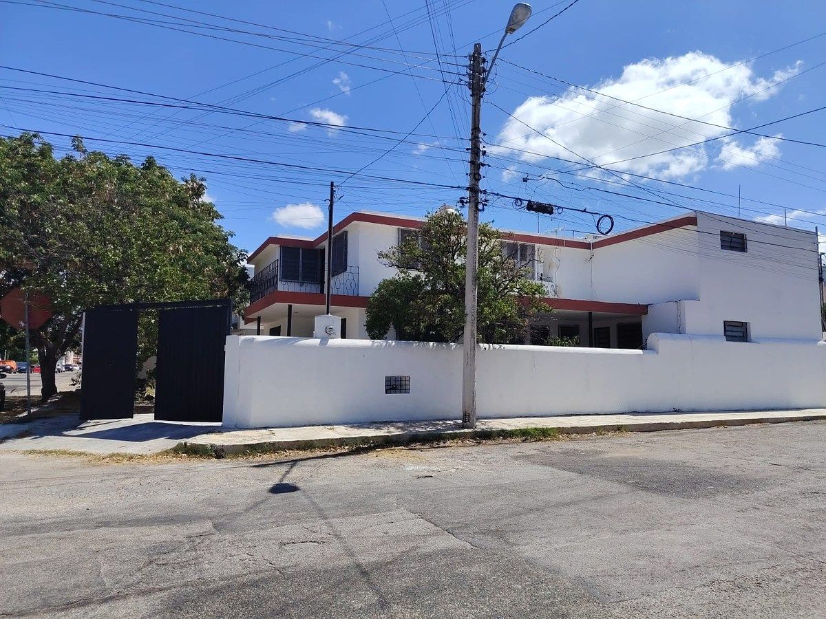 CASA EN ESQUINA EN GARCÍA GINERÉS, IDEAL PARA NOTARÍA U OFICINA, foto 1 de 42
