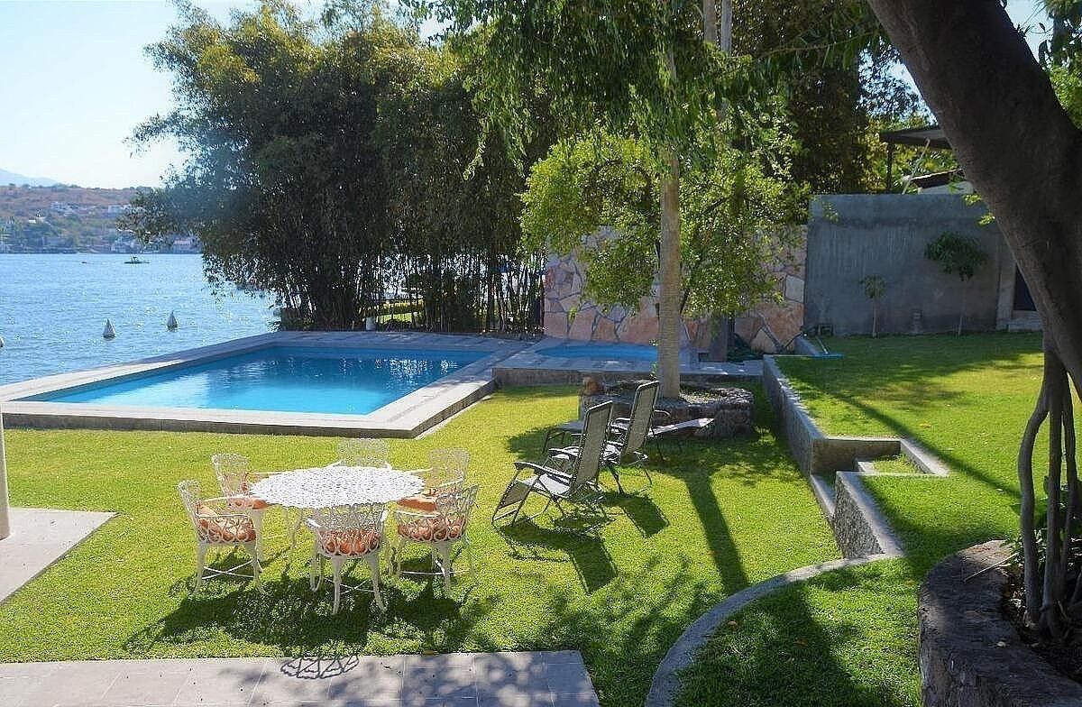 Casa en venta en Tequesquitengo, photo 1 of 15