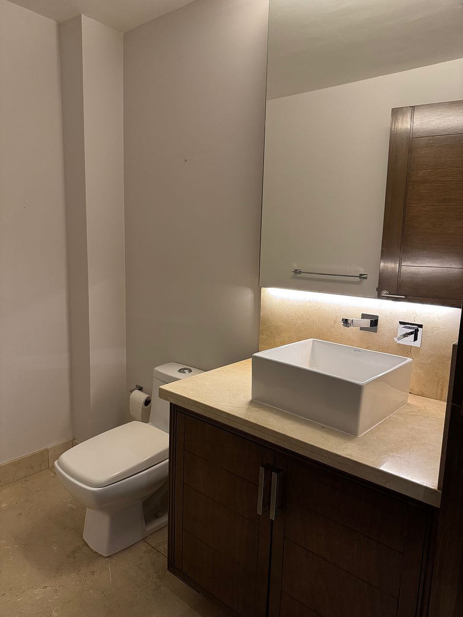 Baño de visitas, photo 6 of 18