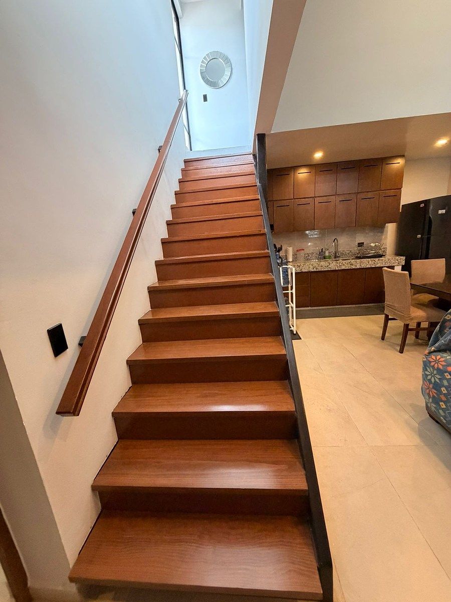 ESCALERAS HACIA CUARTO DE LAVADO, foto 6 de 14