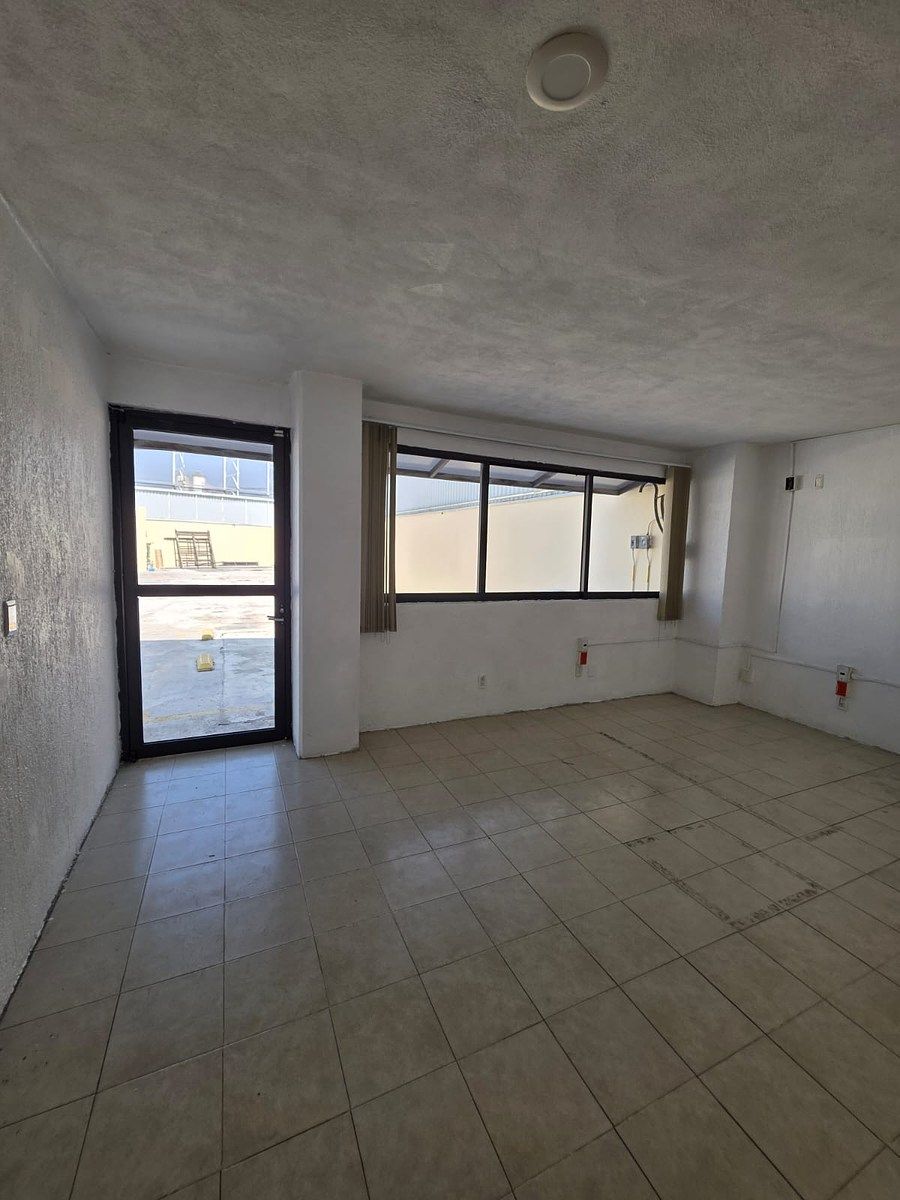 Bodega comercial en Santa María la Calera, Mineral de la Reforma, foto 17 de 34