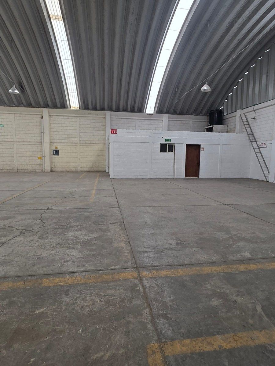 Bodega comercial en Santa María la Calera, Mineral de la Reforma, foto 15 de 39