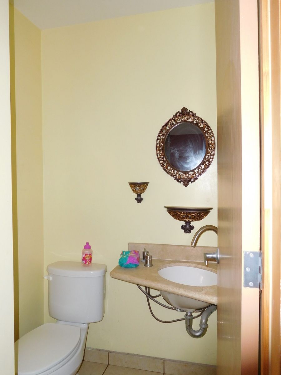 18 de 19: ½ baño con accesorios 
