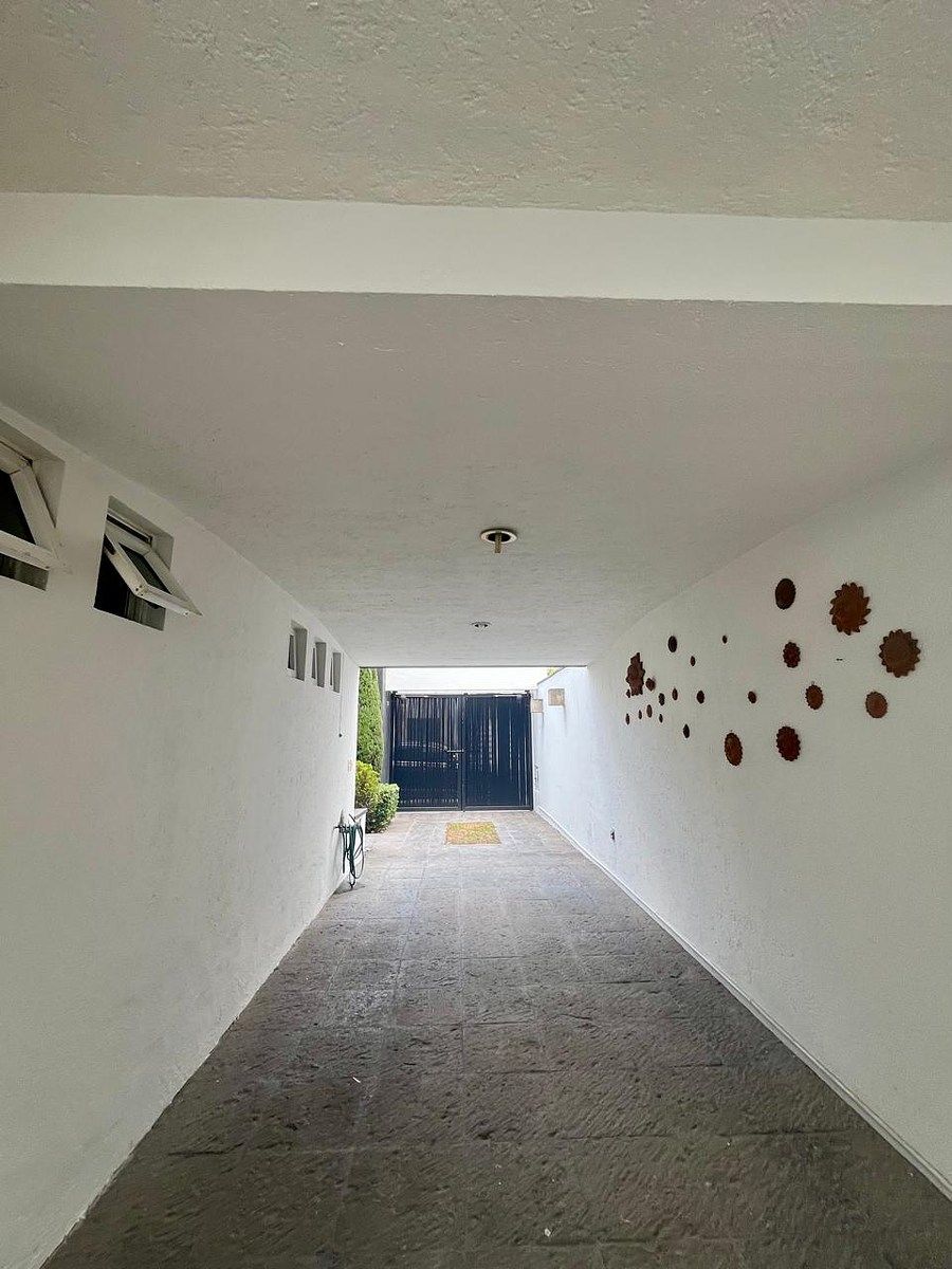 RENTA de casa con 5 habitaciones, cerca de Galerias Metepec., photo 1 of 24