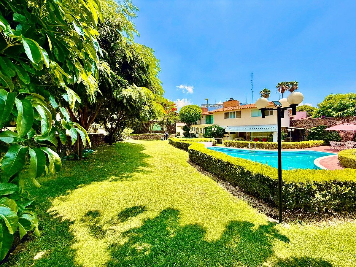 Zona Dorada de Cuernavaca | Casa Remodelada en Condominio Exclusivo, foto 1 de 32