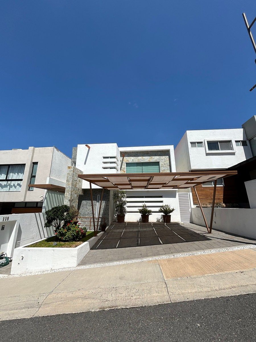 Casa en venta en Lomas de Juriquilla con habitacion en planta baja, foto 1 de 24