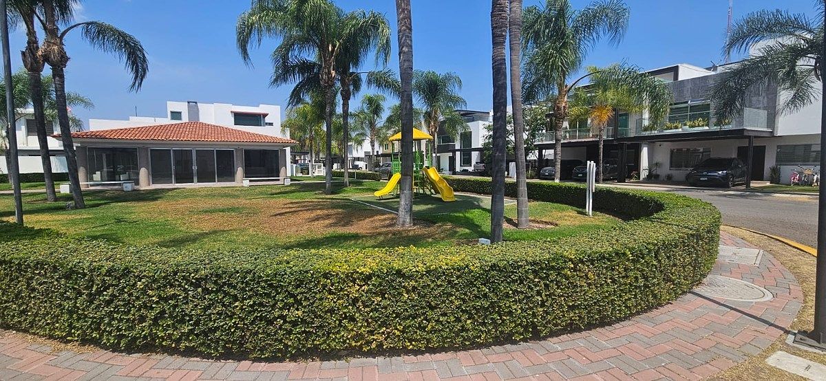 CASA EN VENTA FRENTE A ÁREA VERDE EN RESIDENCIAL PORTANOVA, CORREGIDORA, QRO., photo 1 of 15