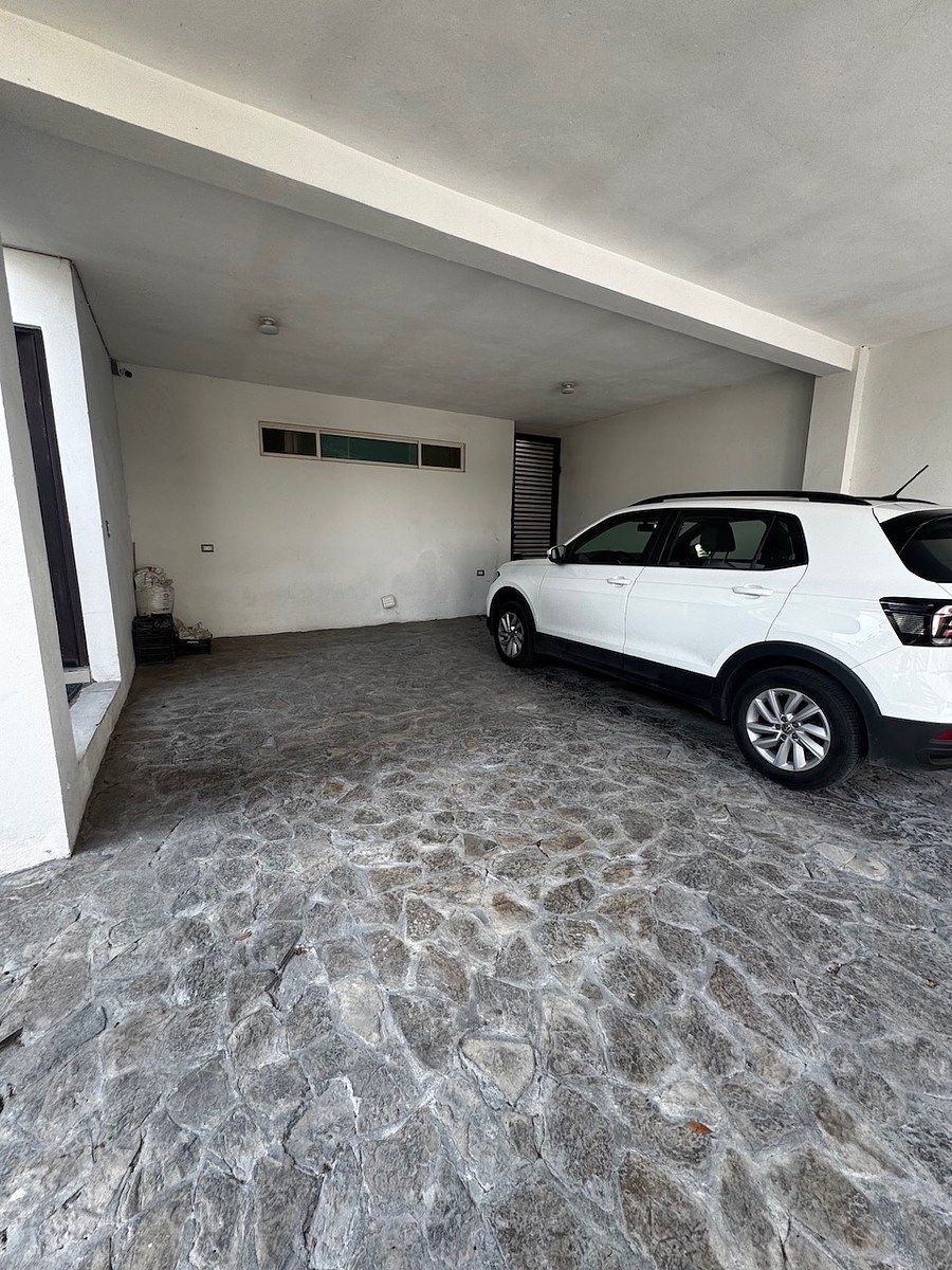 House in Colinas del Valle, Monterrey, photo 2 of 37