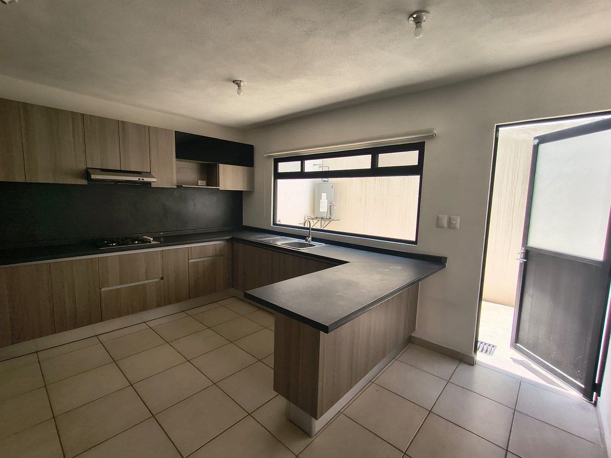 House in Gated Community in Ciudad del Sol, Querétaro, photo 2 of 18