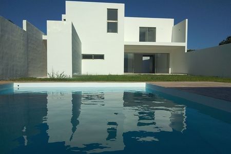 Moderna Casa de 4 Recámaras con Piscina en Mirova Dzityá