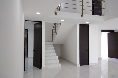 Moderna Casa de 4 Recámaras con Piscina en Mirova Dzityá
