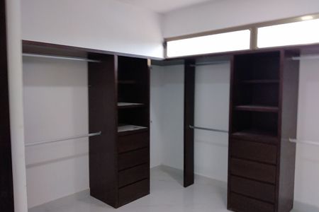 Moderna Casa de 4 Recámaras con Piscina en Mirova Dzityá