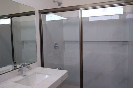 Moderna Casa de 4 Recámaras con Piscina en Mirova Dzityá