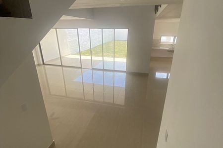 Moderna Casa de 4 Recámaras con Piscina en Mirova Dzityá