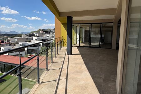 Renta Moderno departamento en Condado de Sayavedra