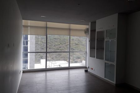 Oficina en renta Q7001
