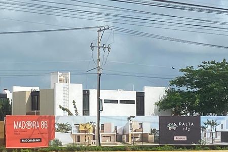 Amplia casa en Condominio con 2 Recámaras en Renta, Cholul