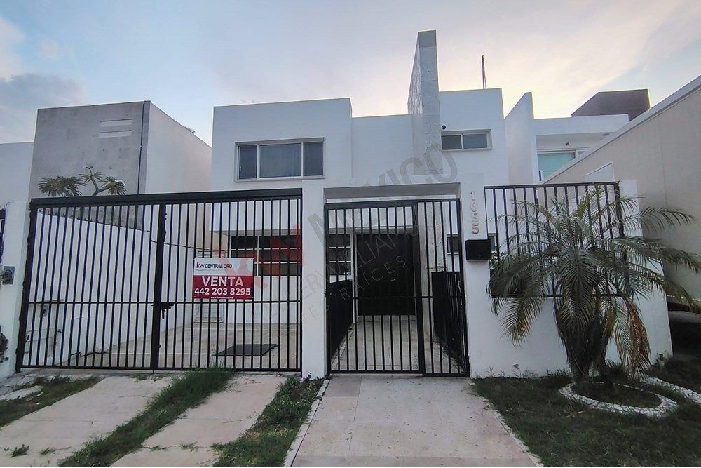 VENTA CASA EN BOULEVARD JURICA LA CAMPANA CON DOBLE ALTURA, foto 1 de 11