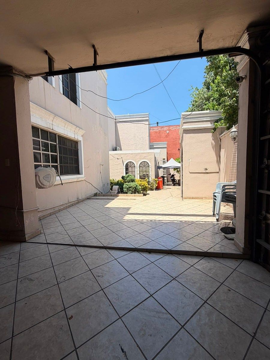 House with Commercial Use in Las Cumbres 1 Sector, Monterrey, photo 10 of 14