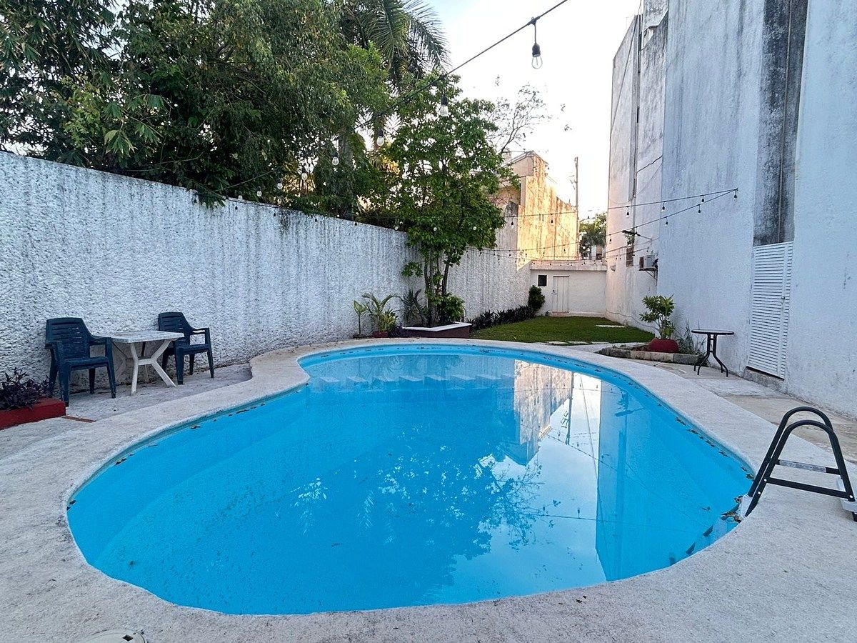 SM 15 com piscina, foto 1 de 20