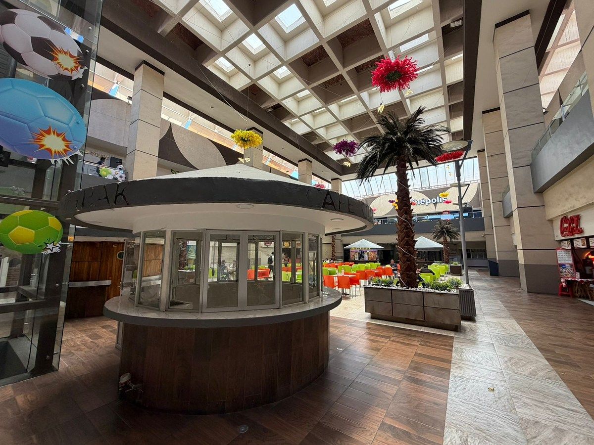 Local Comercial en Plaza Fiesta Arboledas en Venta $910,000.00 más Iva, Bosques, foto 1 de 10