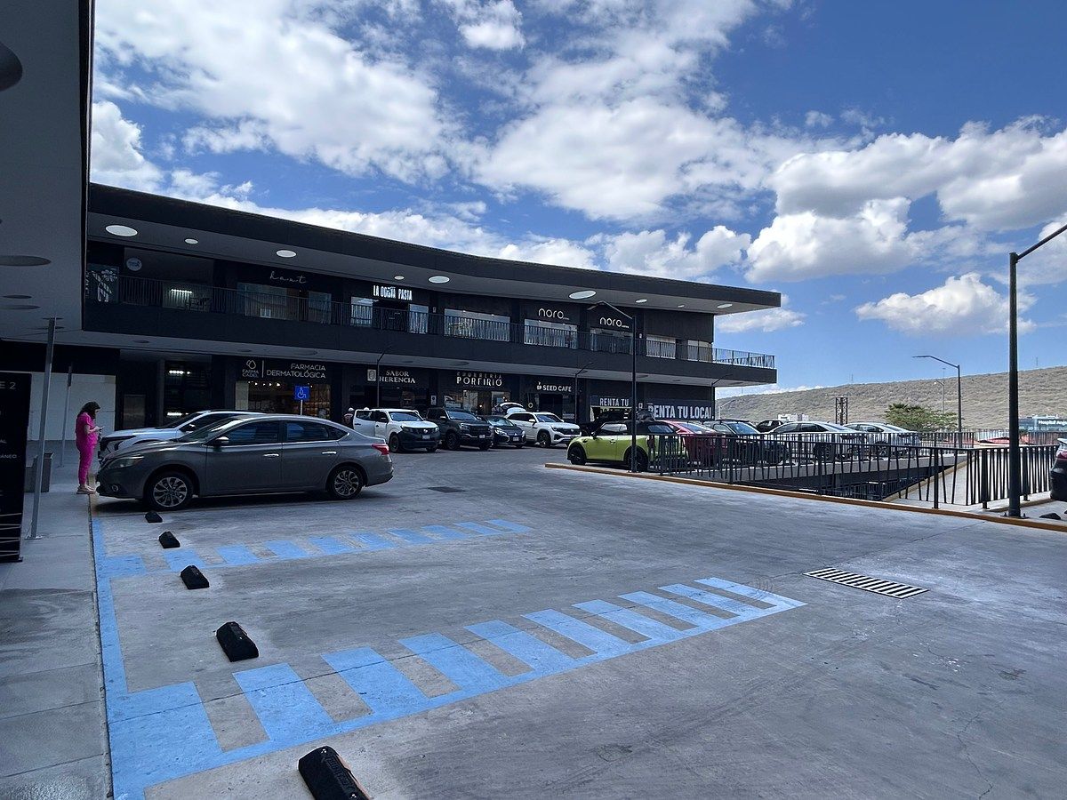 Retail Space in Colinas del Cimatario, Querétaro, photo 9 of 13