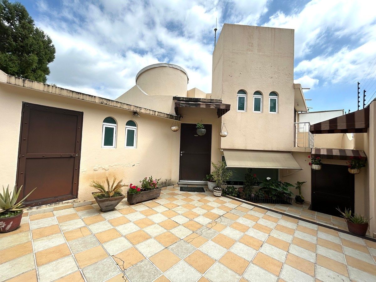 House in Lomas de Tzompantle, Cuernavaca, photo 2 of 32