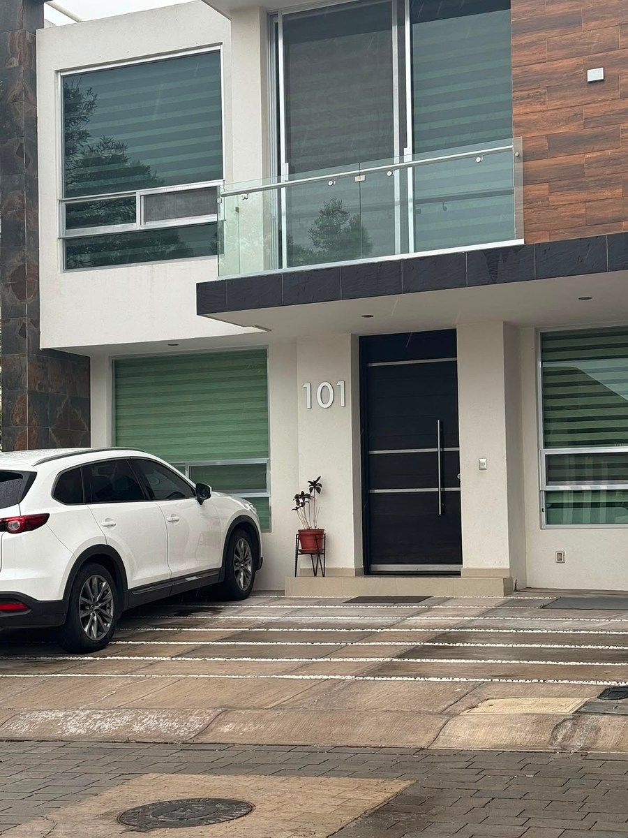 Casa en Venta en Zákia | 4 Recámaras | Excedente de Terreno | $5,000,000, photo 1 of 24