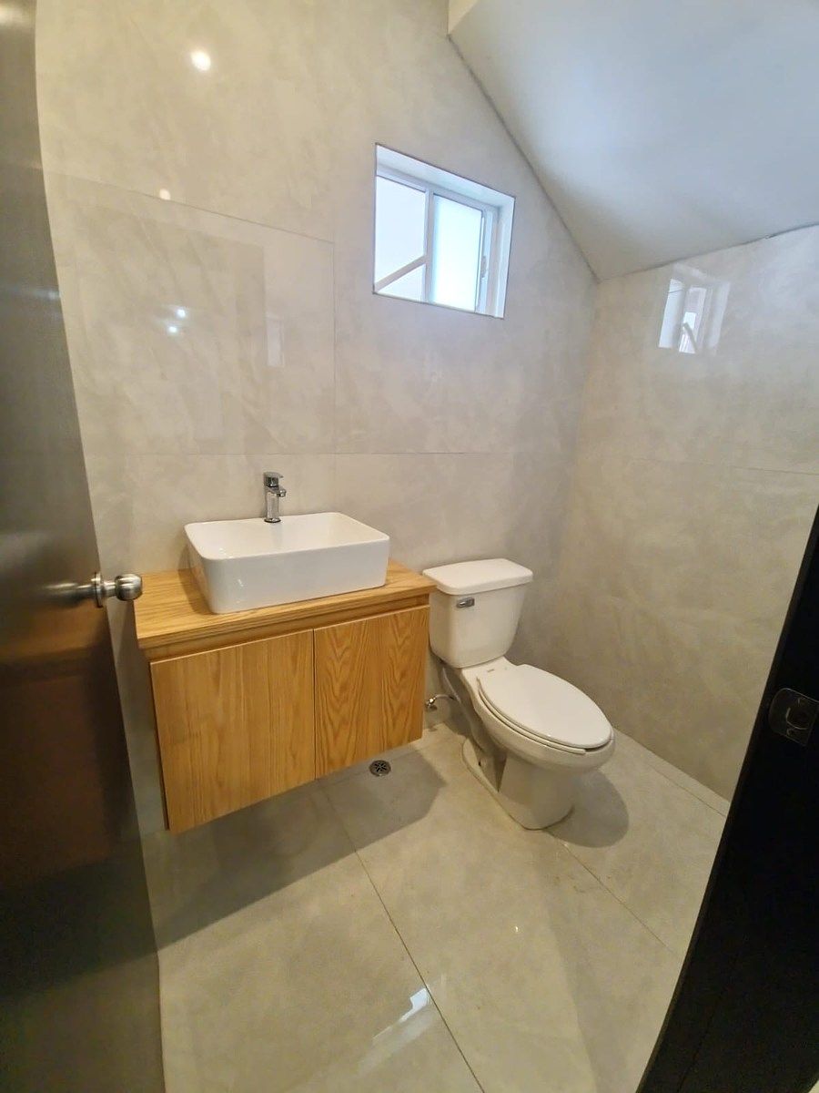 MEDIO BAÑO PARA VISITAS, foto 11 de 25