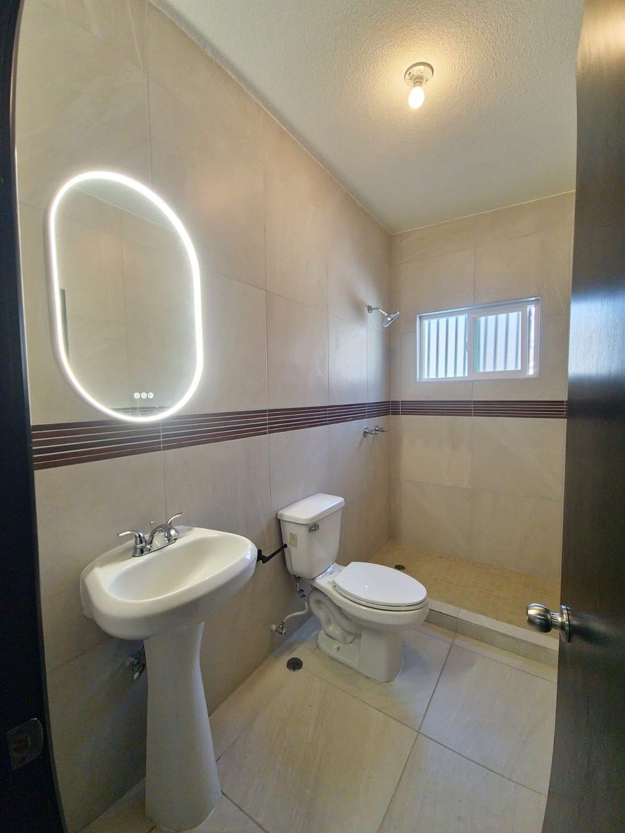 BAÑO COMPLETO EN SEGUNDO PISO, foto 21 de 25