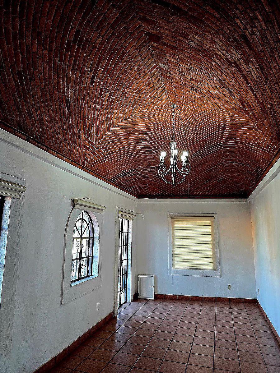 Casa para vivir o potencial de Arrendamiento, foto 1 de 48