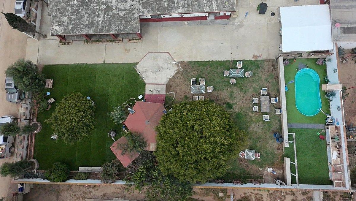 Villa privada con alberca, jardín y departamentos, foto 1 de 16